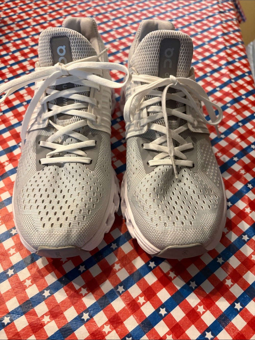 Women’s On Cloudswift shoes size 9